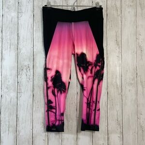 Give Love Get Love by Betsey Johnson Crop/Capri Leggings Medium